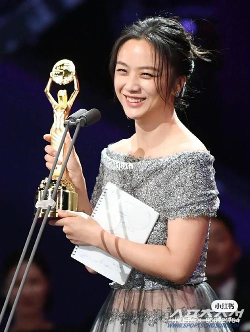 汤唯 韩国,演员汤唯厉害了！又提名青龙奖影后，她为何能在韩国市场如此吃的开