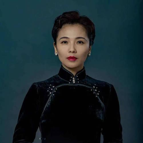 刘涛古装电视剧,刘涛穿复古羊毛卷搭黑白简约风照片释出，你是从哪部剧中熟知她的