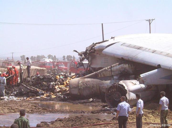 广西飞机坠毁事件,去年的飞机从天上掉下来是哪天