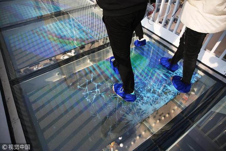 玻璃栈道碎裂特效,安徽芜湖高空玻璃桥最刺激的体验是什么