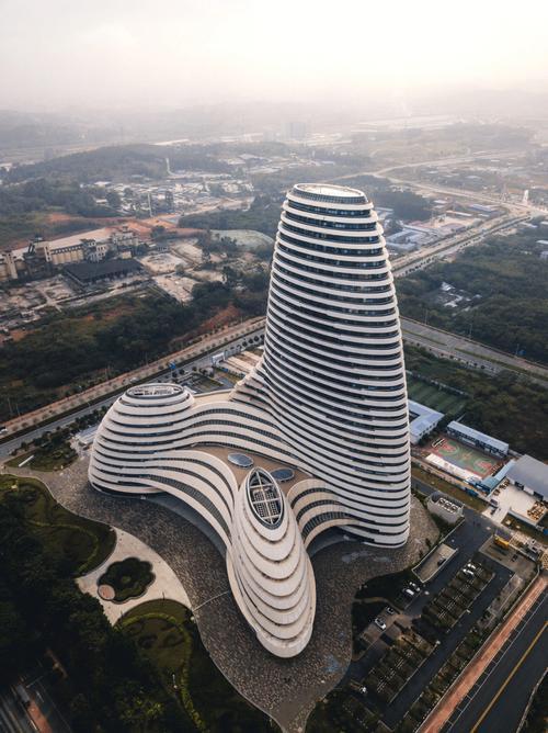 广西新媒体中心图片,形状“奇特”让人津津乐道 ，广西的两大地标建筑是何