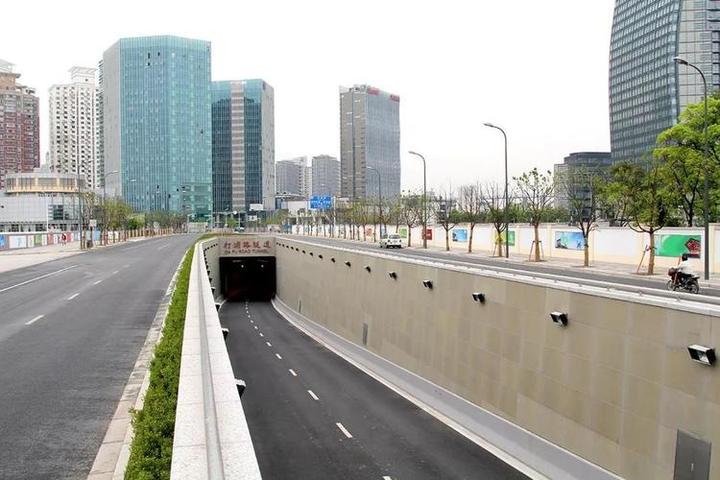 打浦路隧道,上海市的隧道都是从黄浦江底下建成的吗如何建成成本各是多少