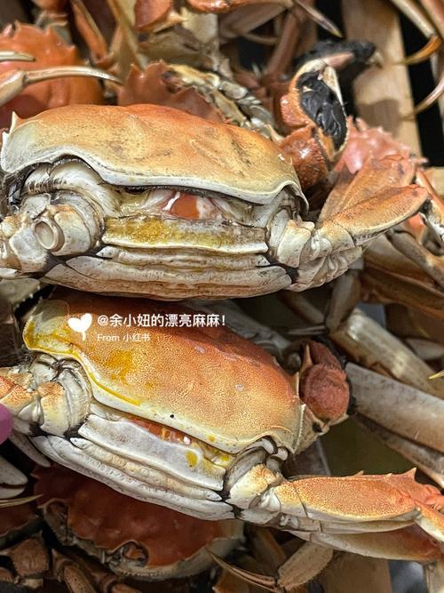 男子买7斤螃蟹少3斤,辽宁一男子买7.4斤螃蟹实则4.6斤，如何防止不法商户的缺斤少两